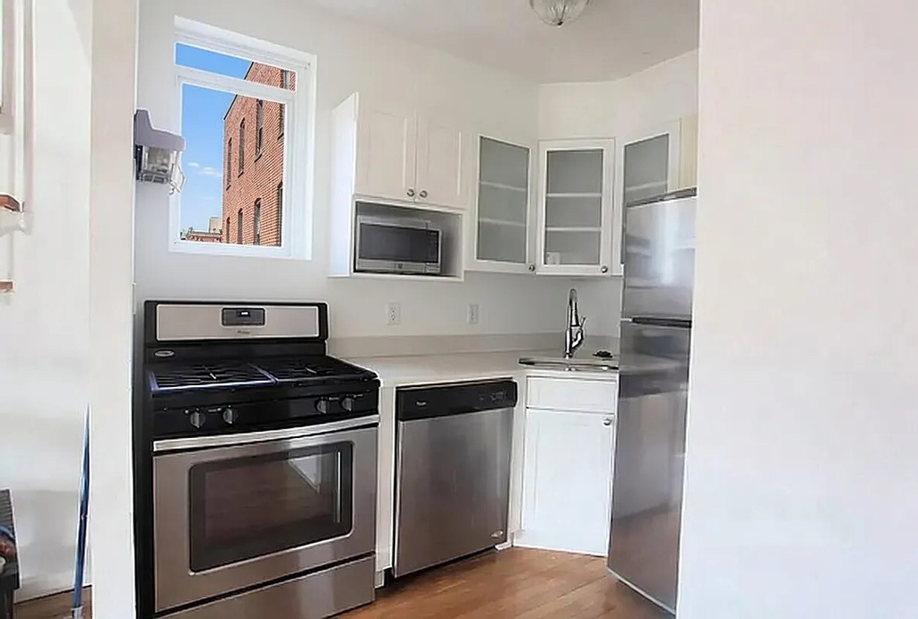 259 Elizabeth Street - Photo 1