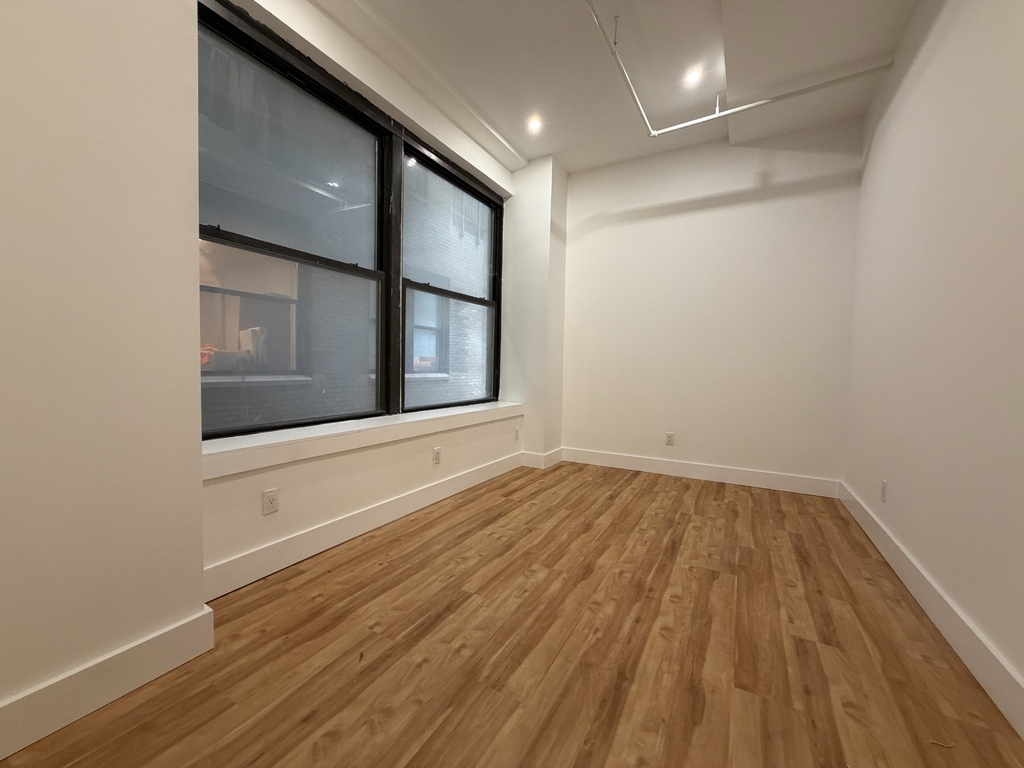 West 35th Street and 8th Ave - Photo 3