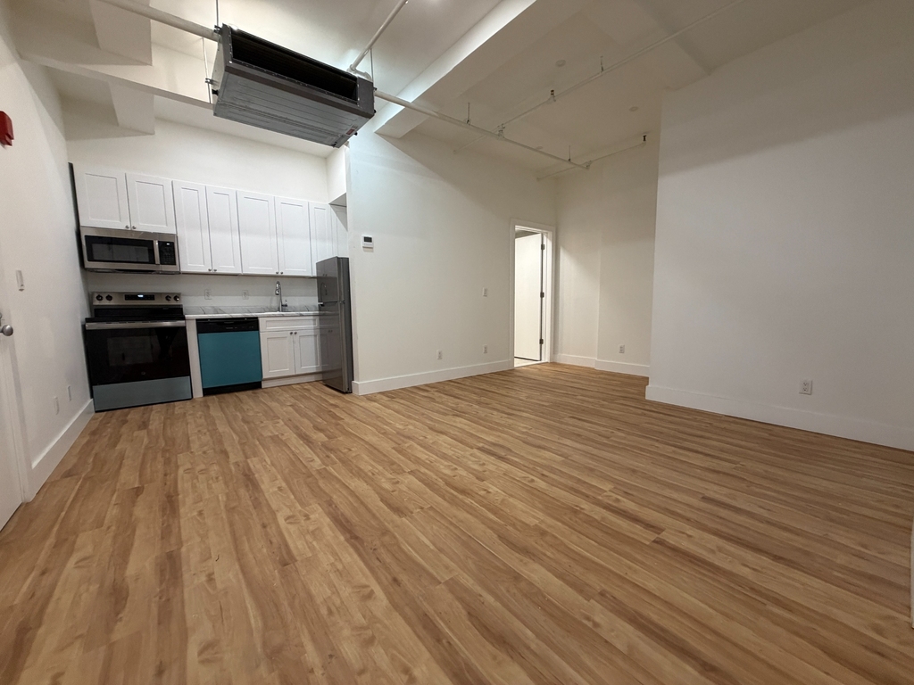 West 35th Street and 8th Ave - Photo 5