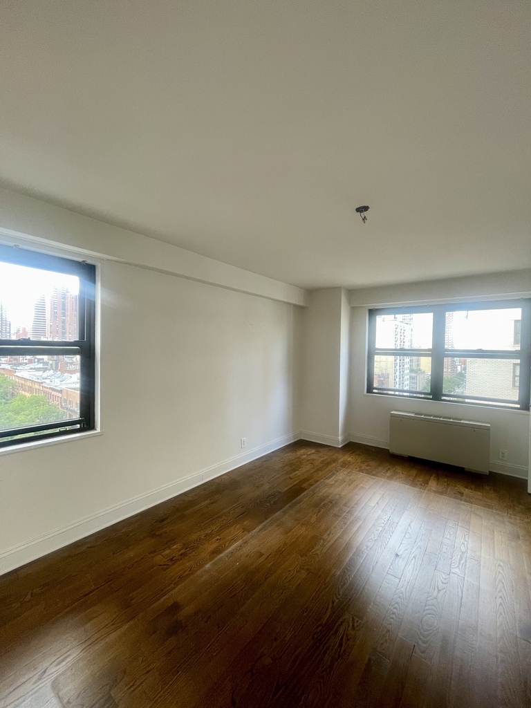  400 East 89th Street, 11L - Photo 10