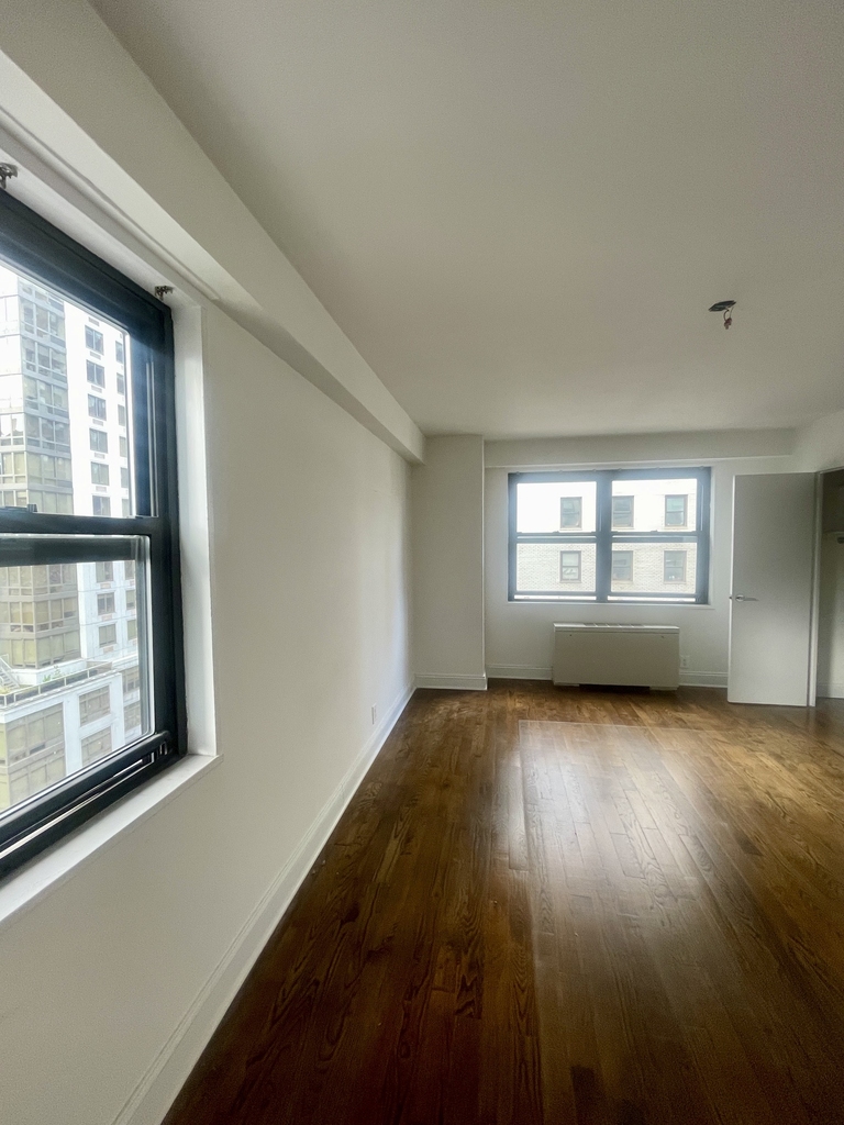  400 East 89th Street, 11L - Photo 11
