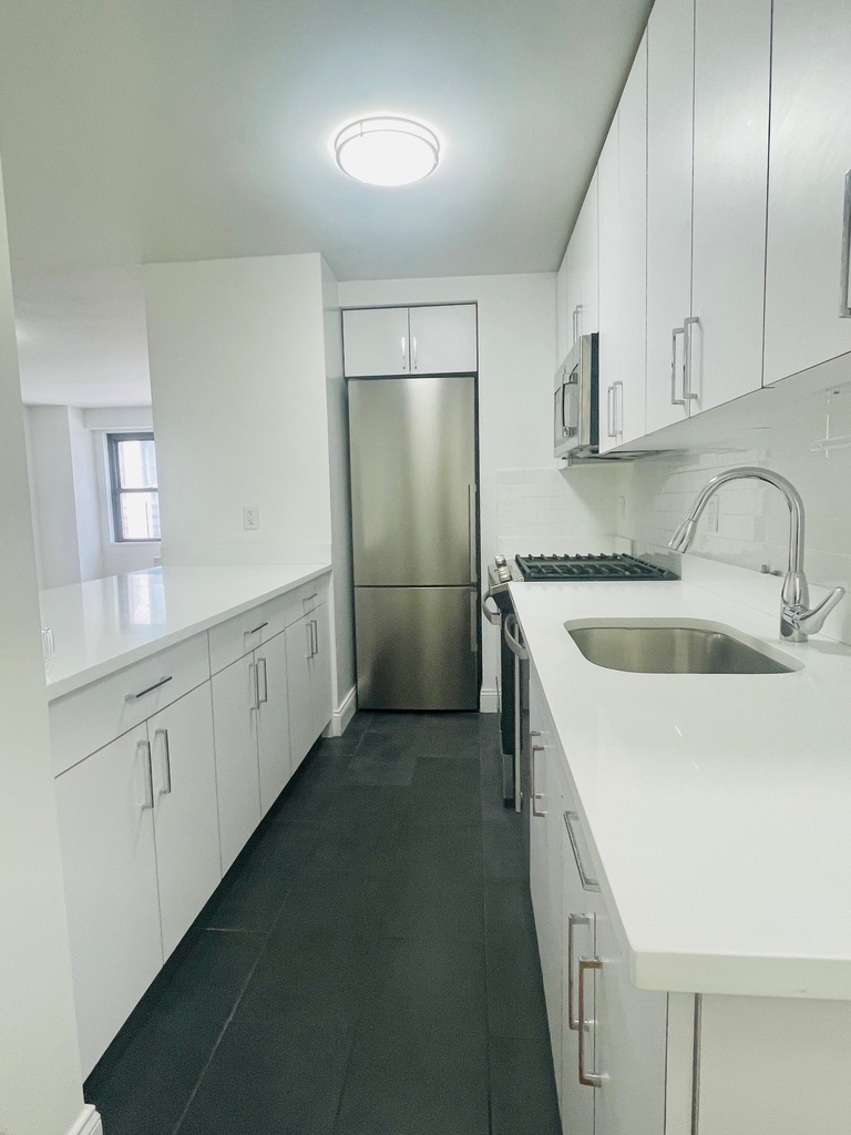 East 89th Street - Photo 2