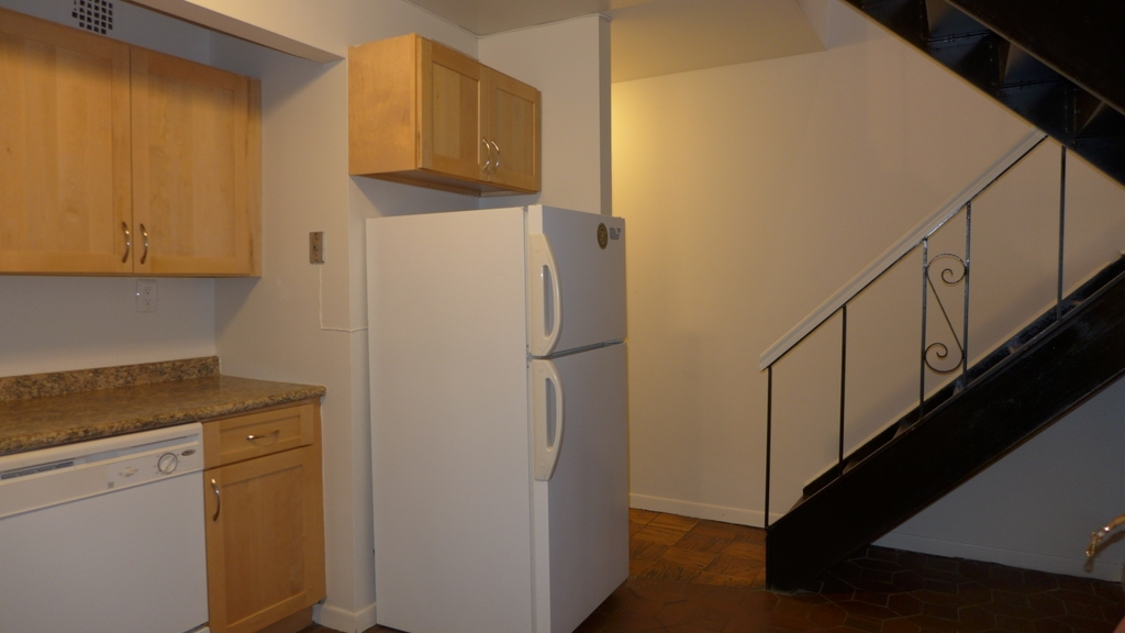 359 East 62nd Street - Photo 6