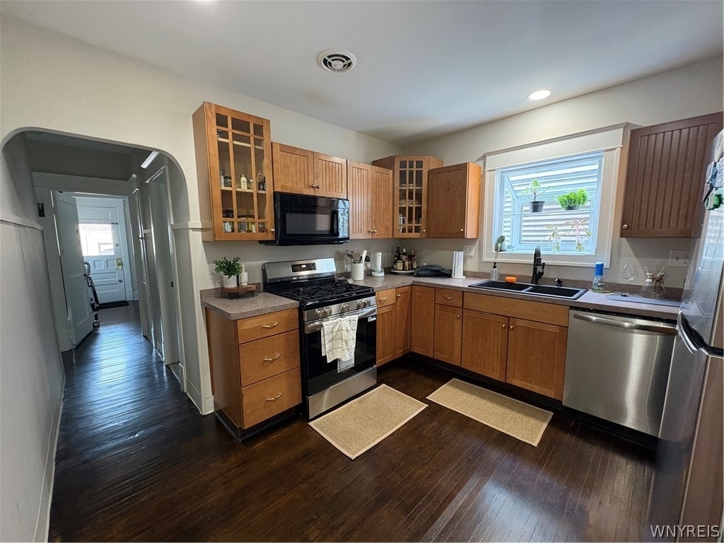 17 Tacoma Avenue - Photo 2