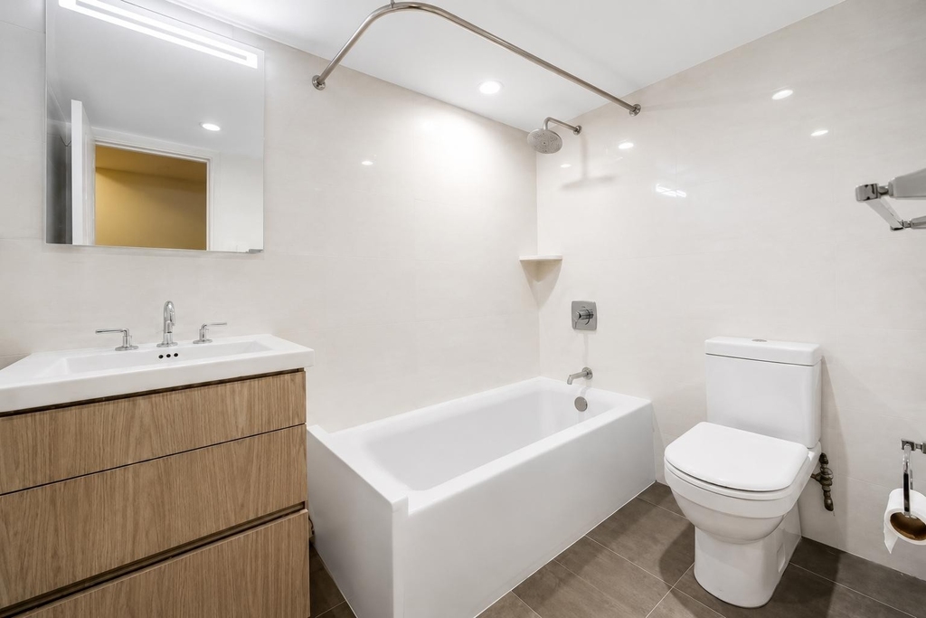 425 East 80th Street - Photo 3