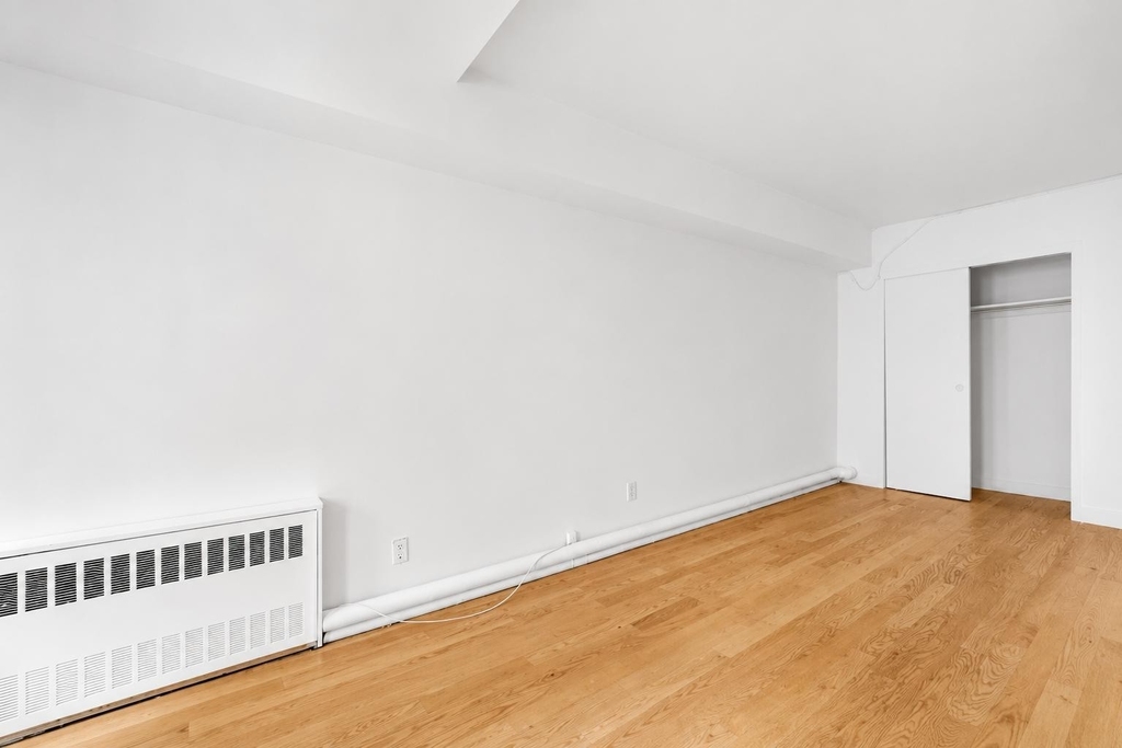 425 East 80th Street - Photo 1