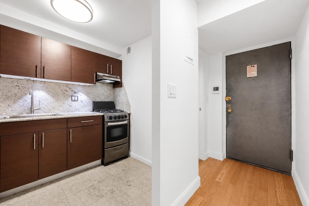 425 East 80th Street - Photo 2