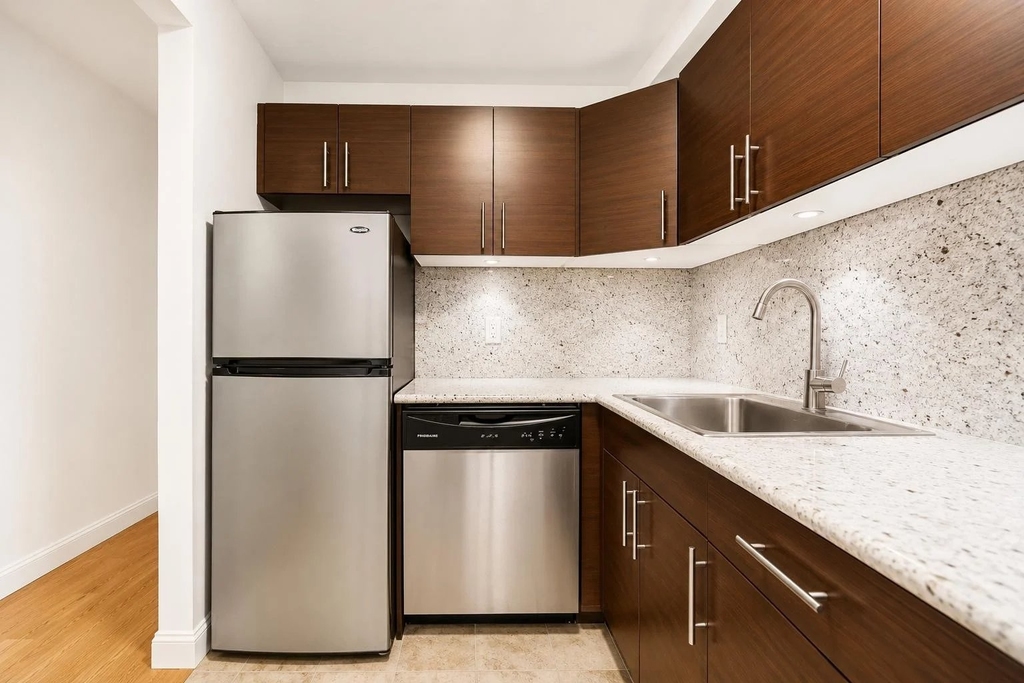 425 East 80th Street - Photo 2