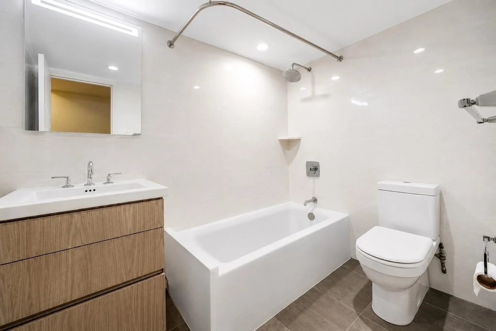 425 East 80th Street - Photo 3