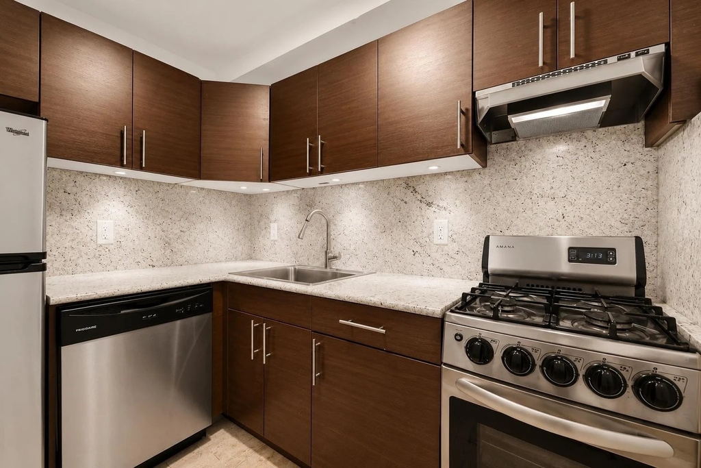 425 East 80th Street - Photo 1