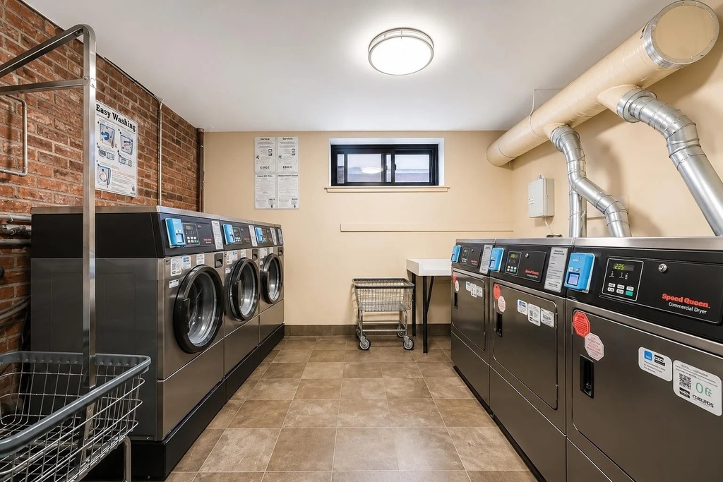 425 East 80th Street - Photo 4