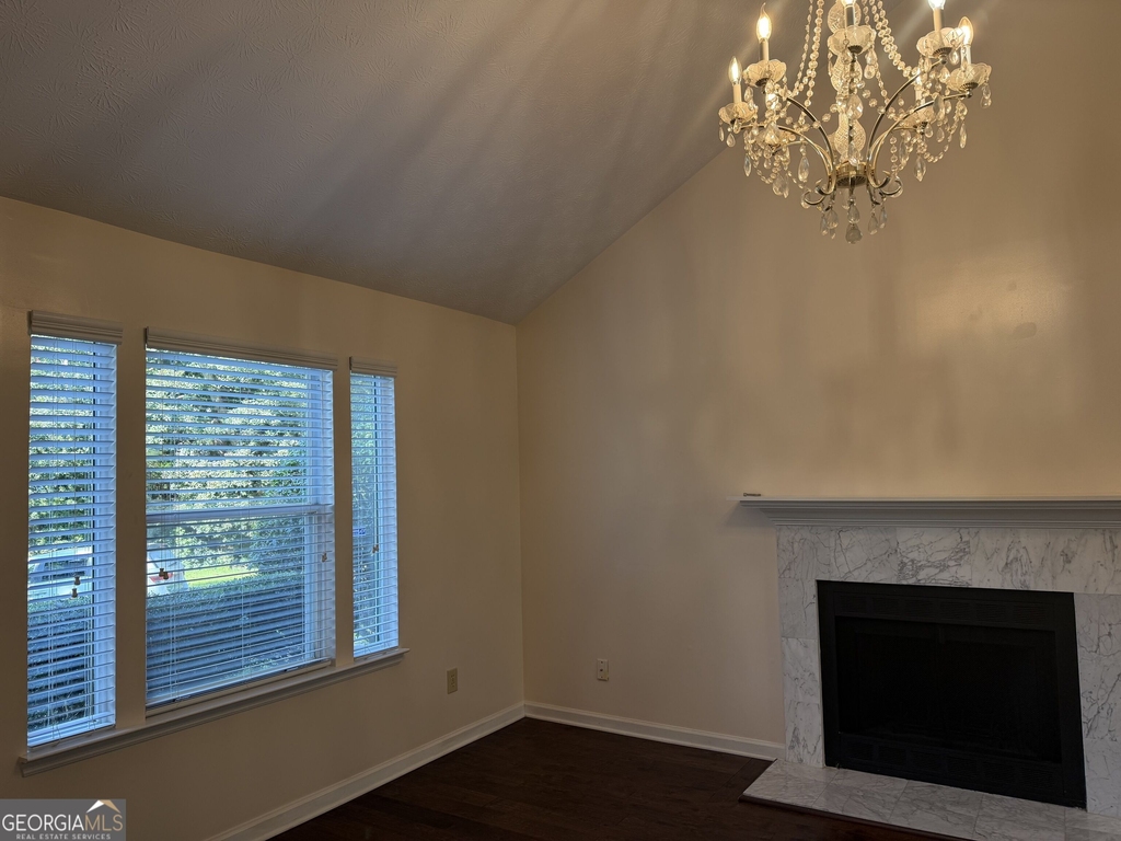 4654 Hampton Ne - Photo 4