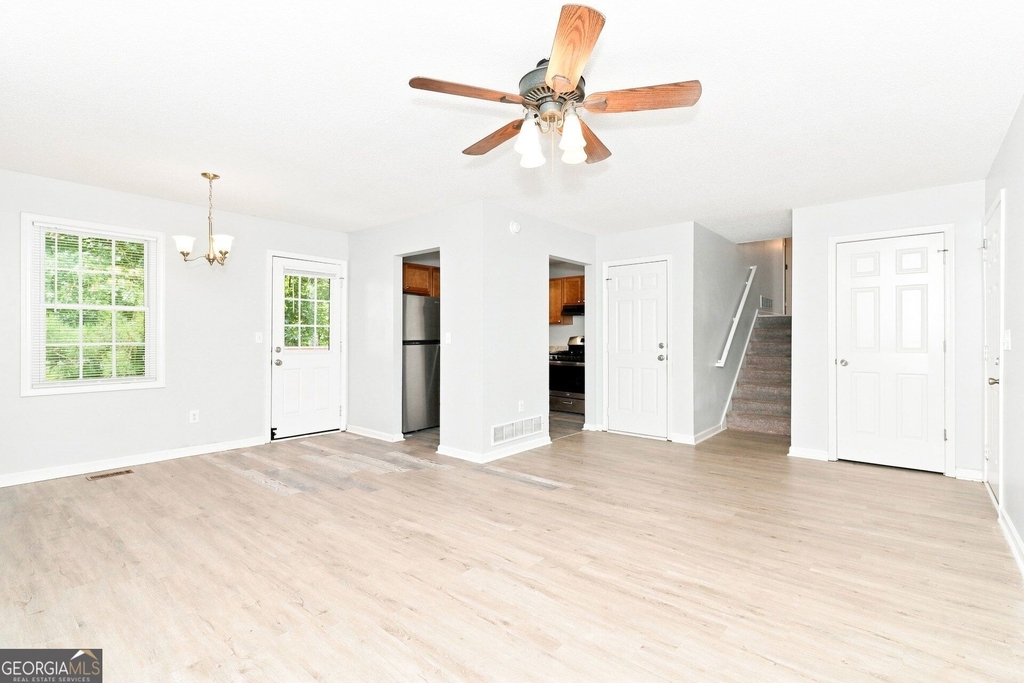 229 Hampton Drive - Photo 4