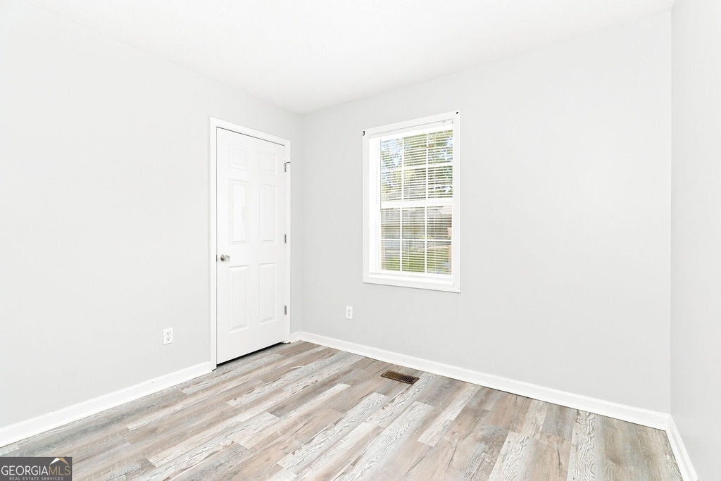 229 Hampton Drive - Photo 8