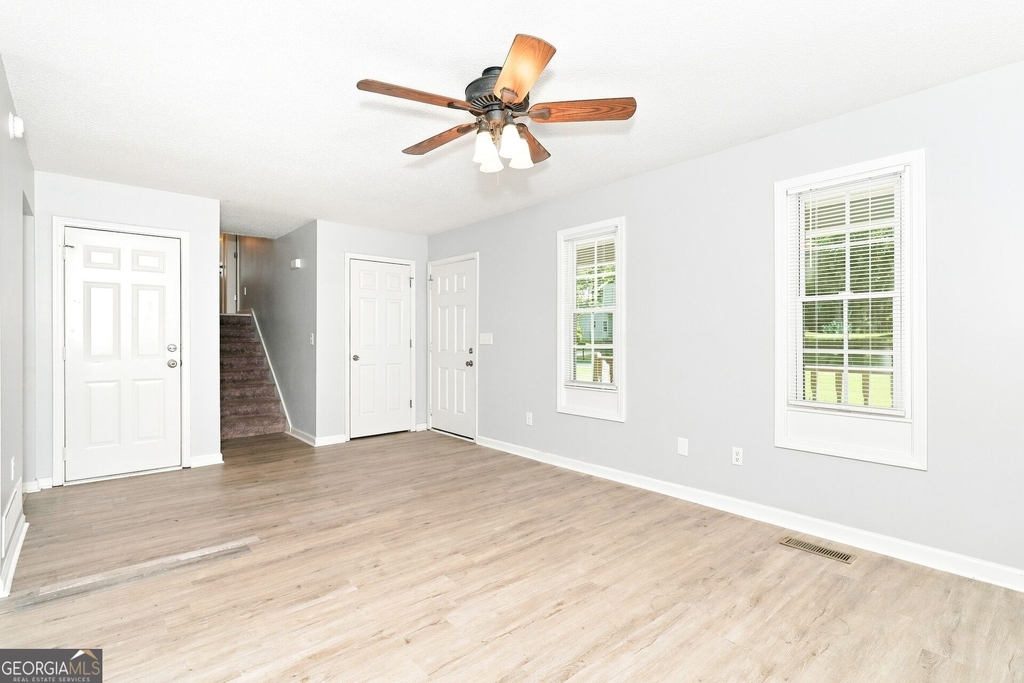 229 Hampton Drive - Photo 5