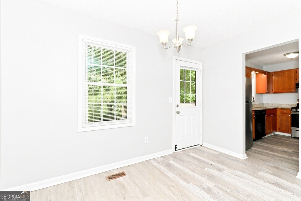 229 Hampton Drive - Photo 7