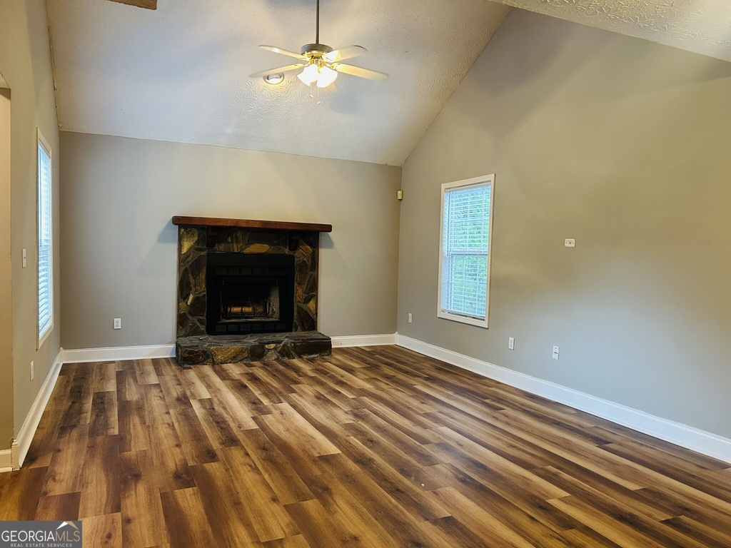 207 Hillcrest Drive - Photo 2