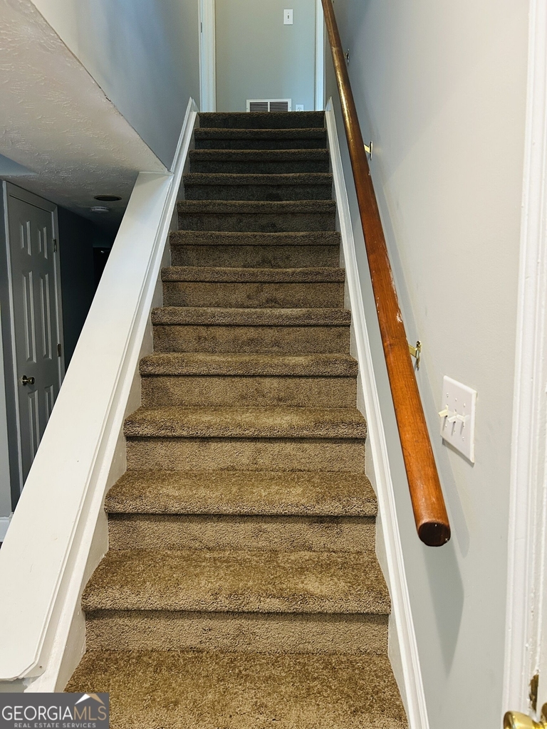 207 Hillcrest Drive - Photo 9