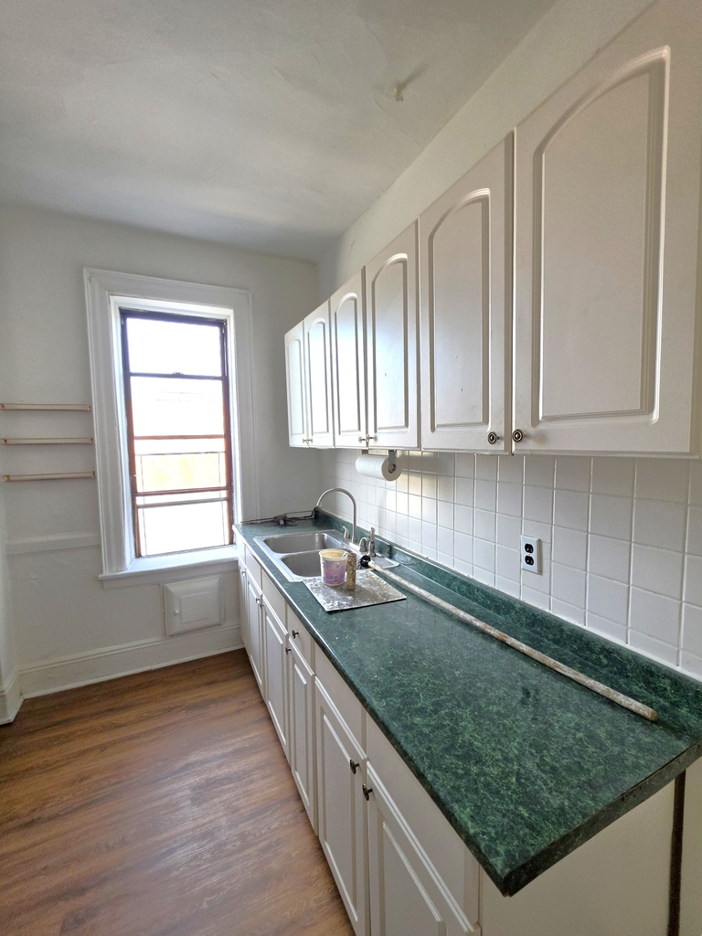 31-4 32nd Street - Photo 0