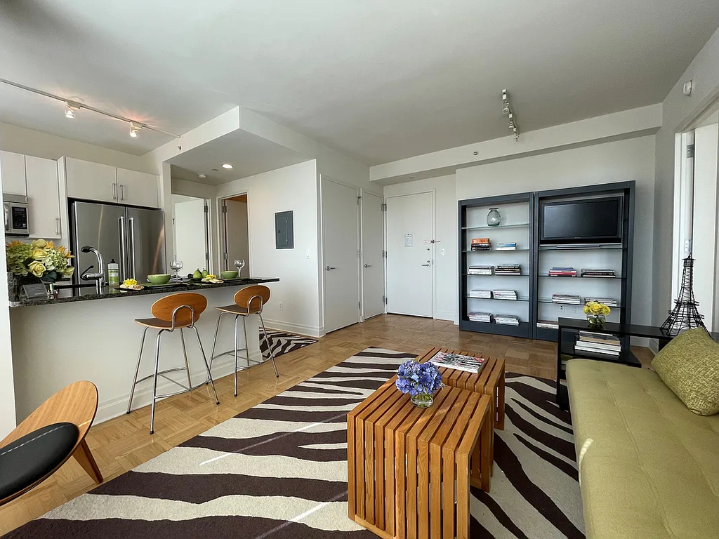 Lexington Avenue / 97th Street - Photo 4
