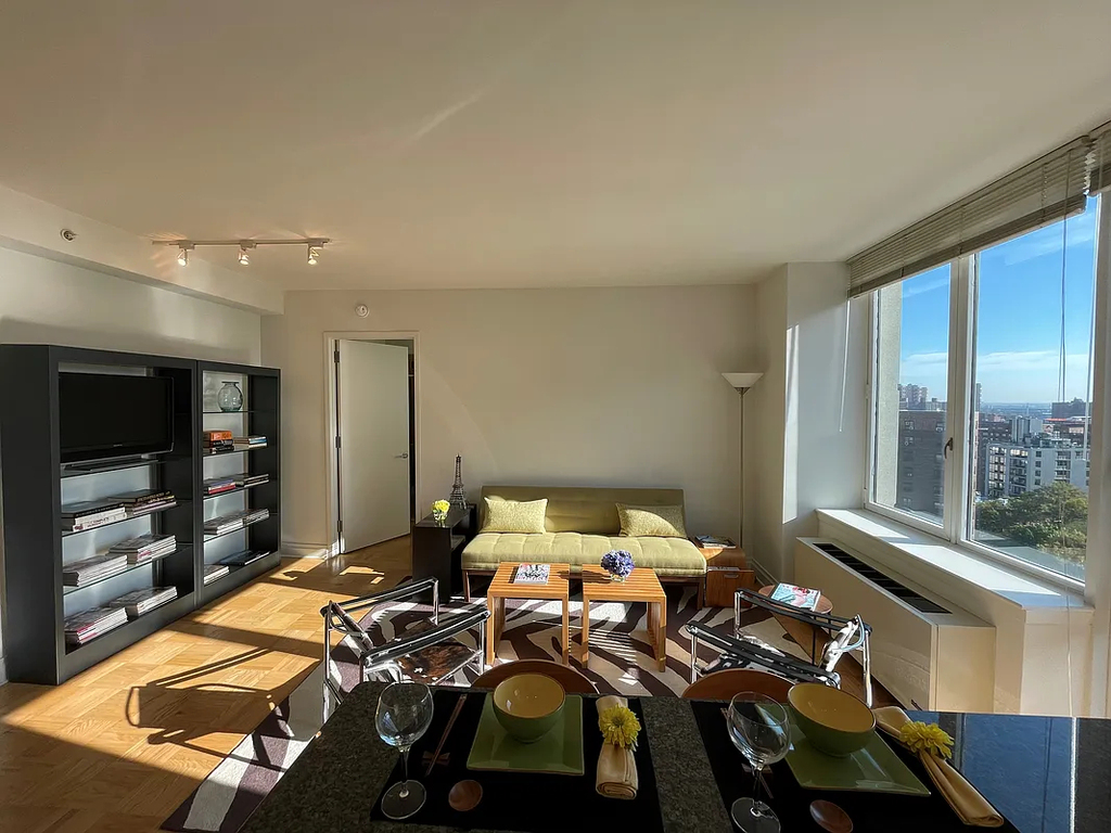 Lexington Avenue / 97th Street - Photo 1