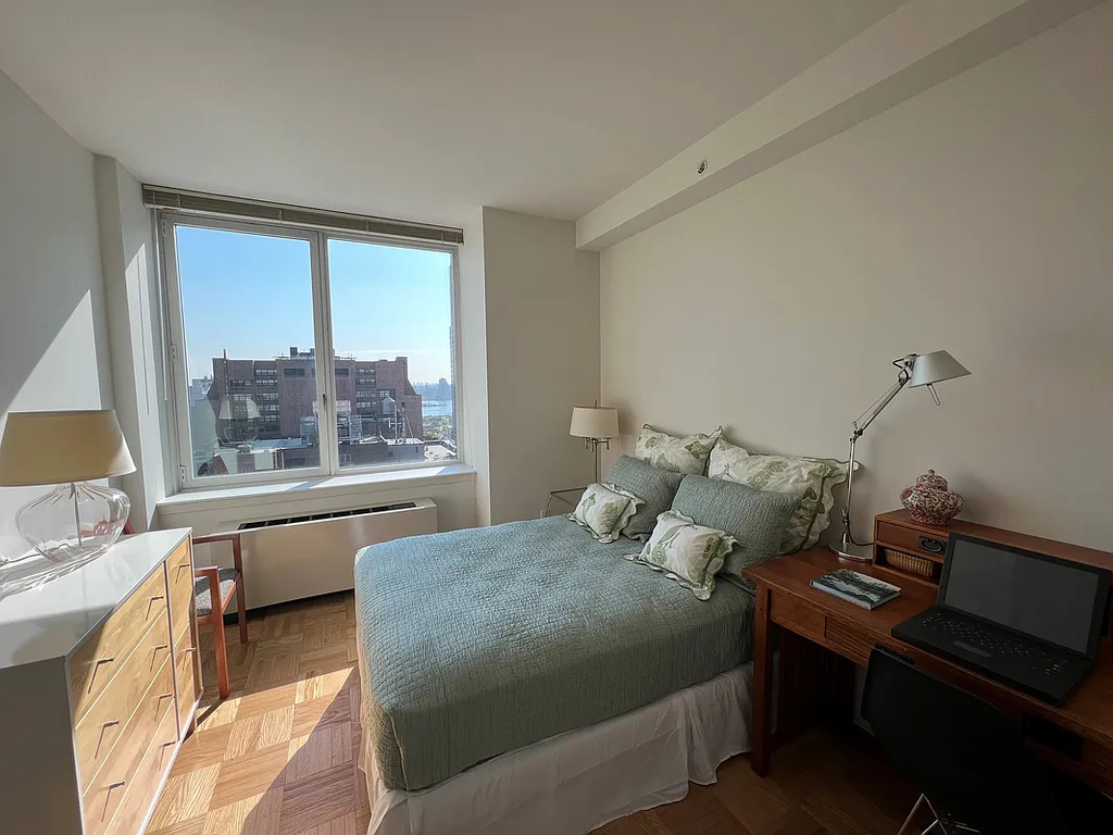 Lexington Avenue / 97th Street - Photo 7