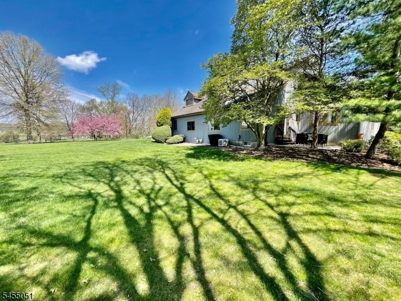 2 Hawthorne Pl - Photo 5