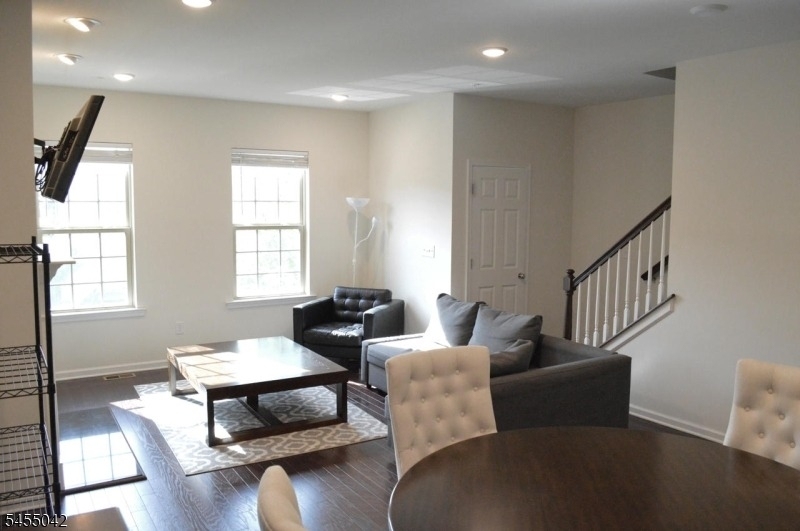 80 Albert Ct - Photo 5