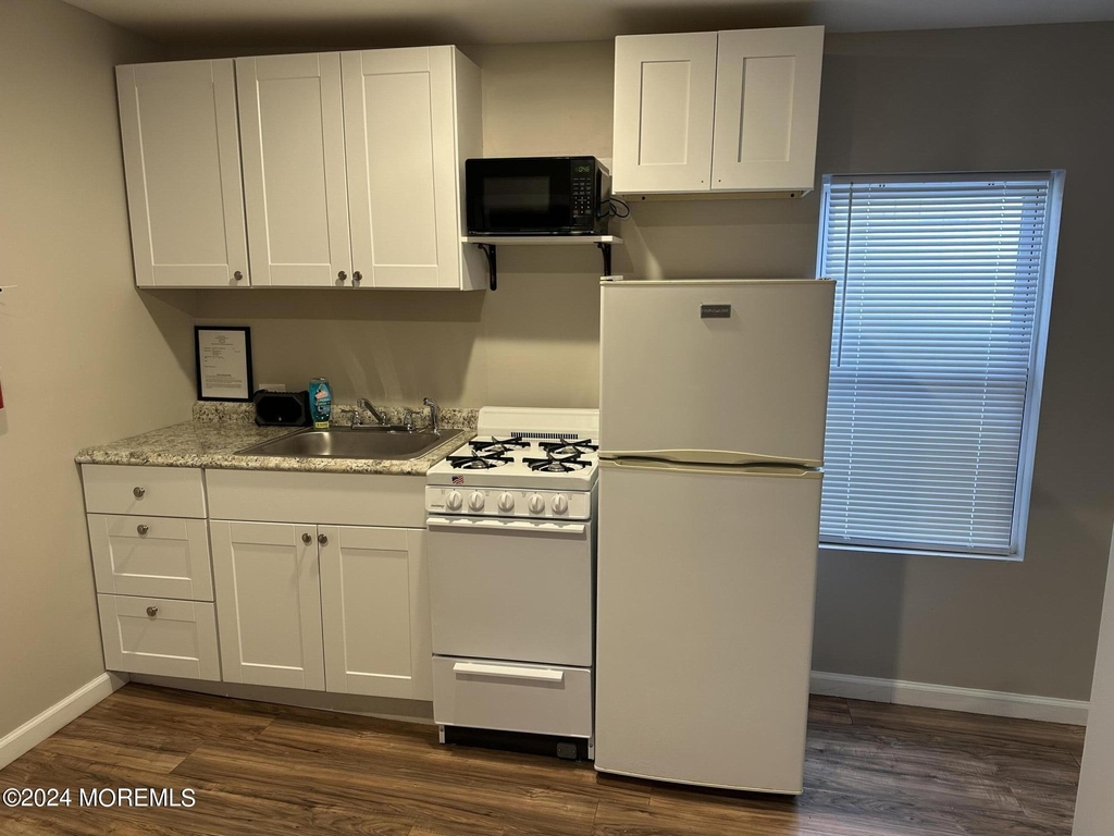 408 16th Avenue - Photo 2