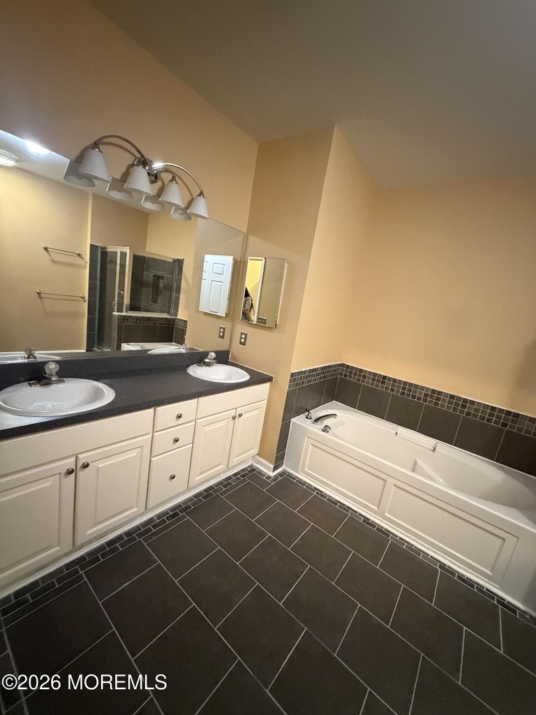566 St Andrews Place - Photo 14