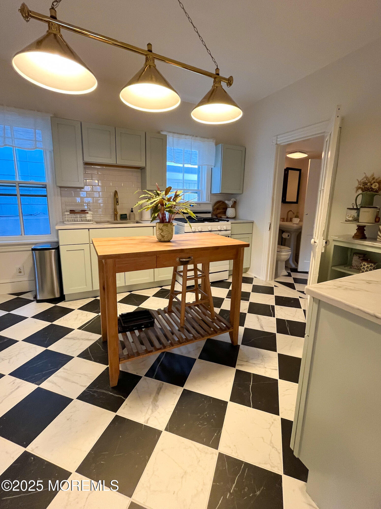 118 Broadway - Photo 3