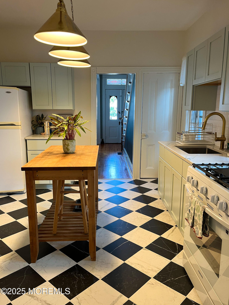 118 Broadway - Photo 4
