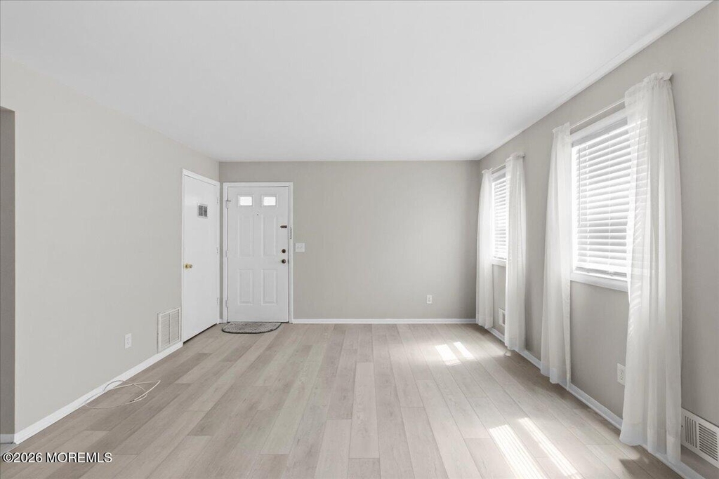 601 Mistletoe Avenue - Photo 2