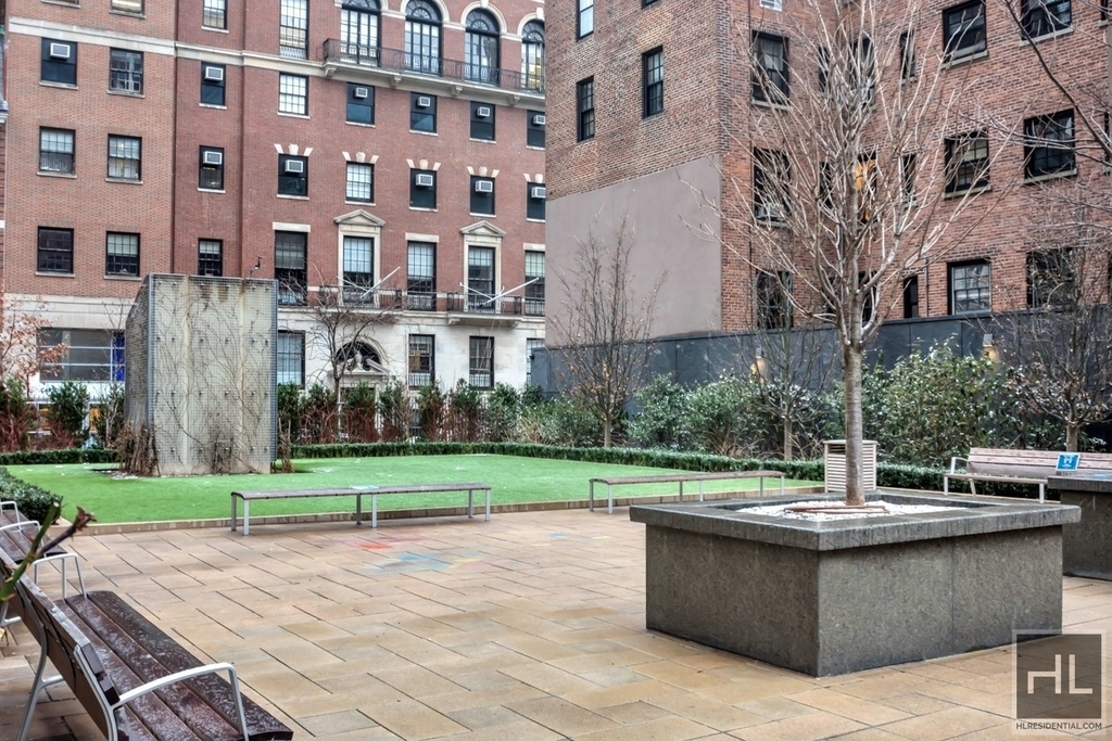East 70th Street - Photo 5