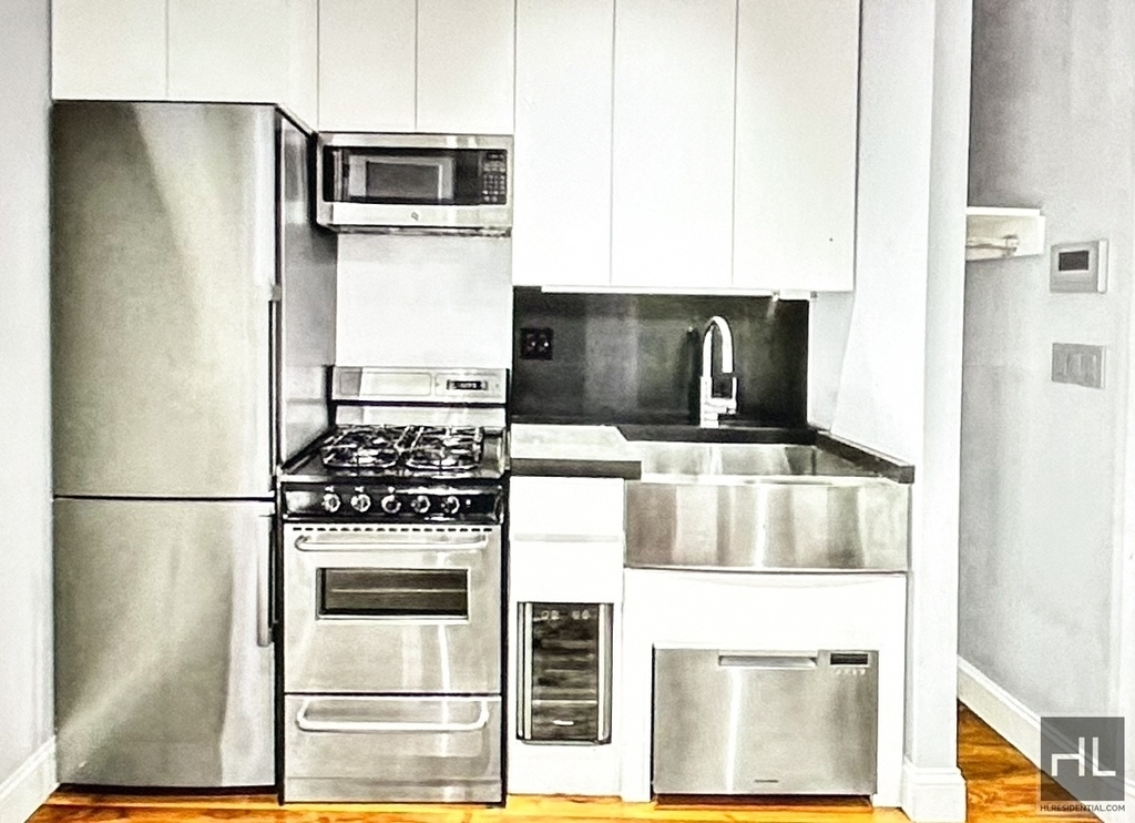 East 116 Street - Photo 2