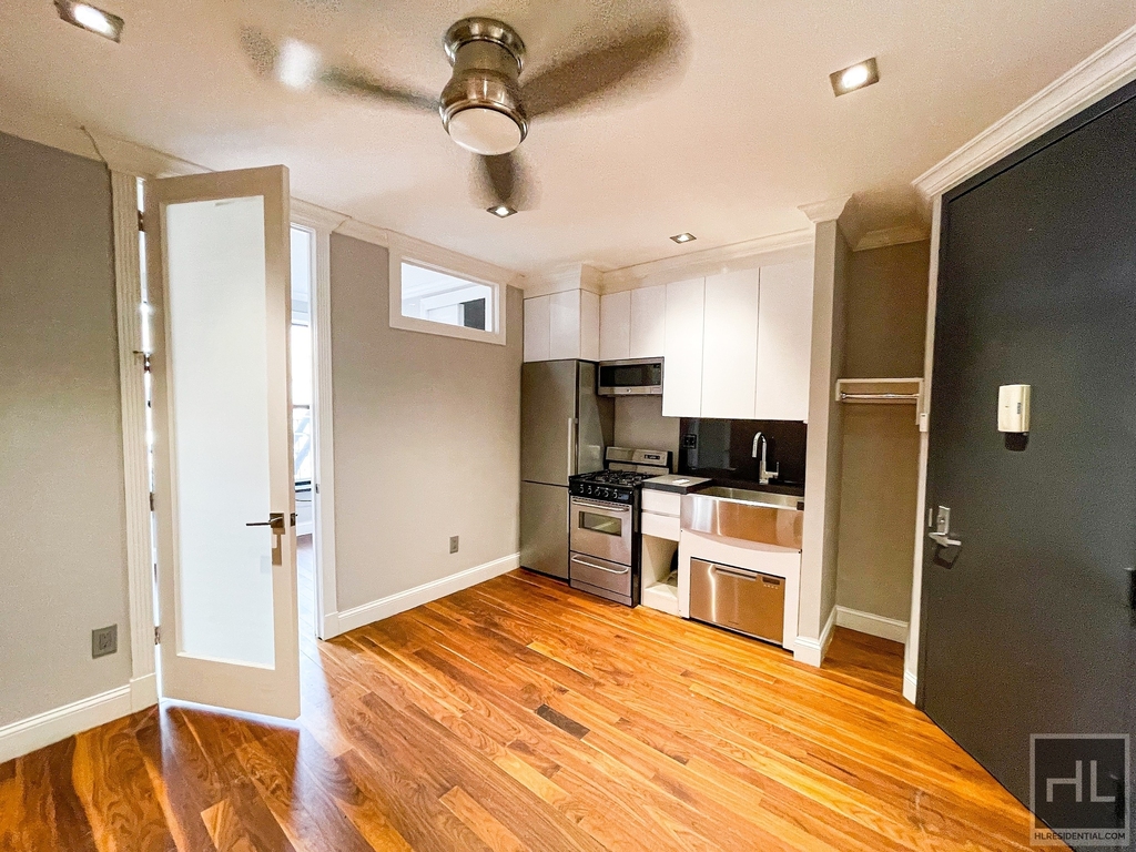 East 116 Street - Photo 0