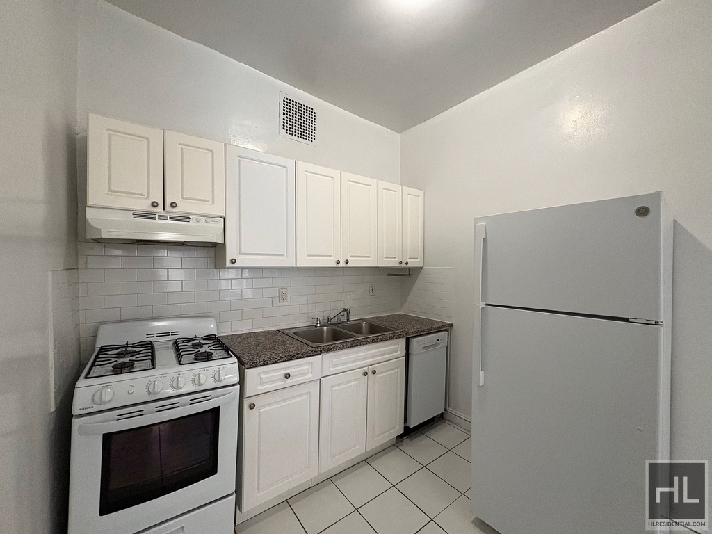 3 Avenue - Photo 2