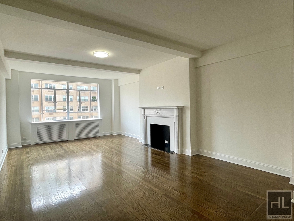 Fifth Avenue - Photo 2