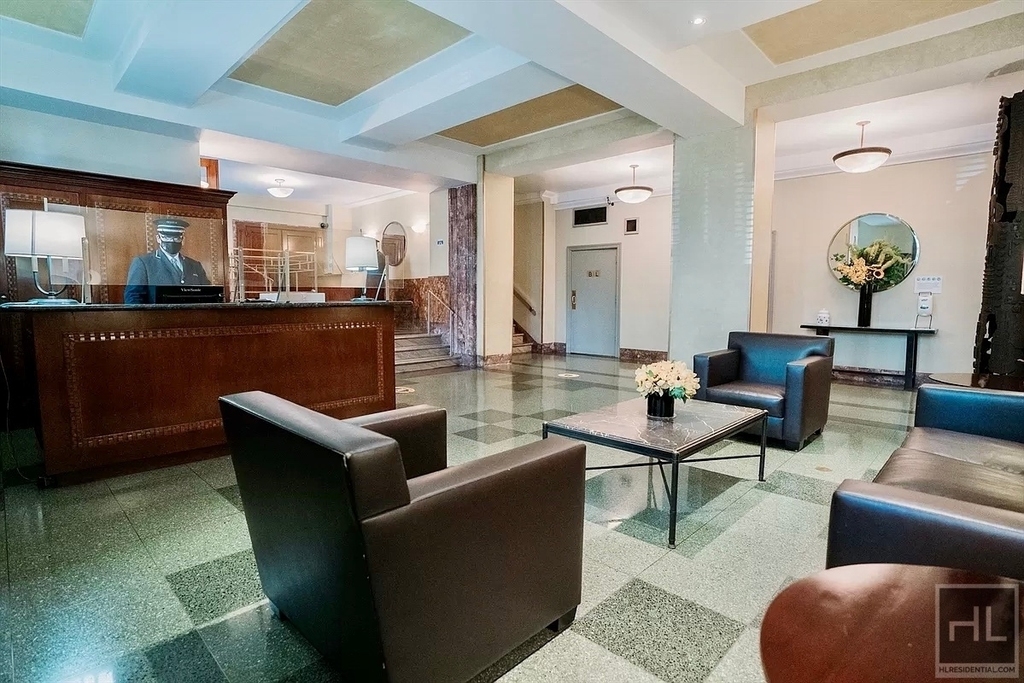 East 68 Street - Photo 7