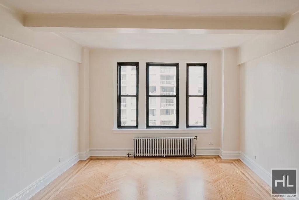 East 68 Street - Photo 0