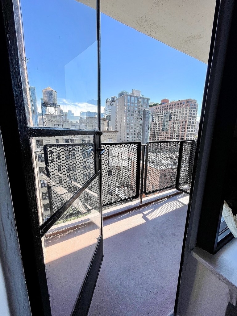 East 35 Street - Photo 3