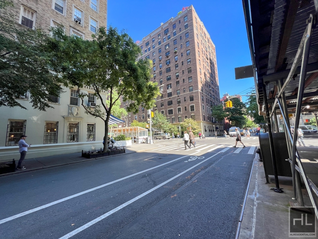 Fifth Avenue - Photo 3