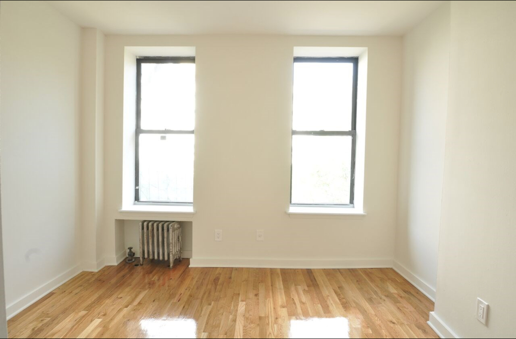 West 49 Street - Photo 2