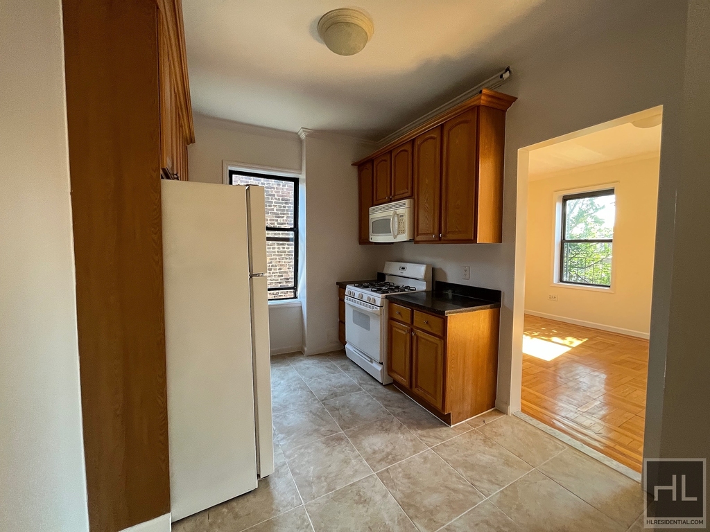 West 204 Street - Photo 2