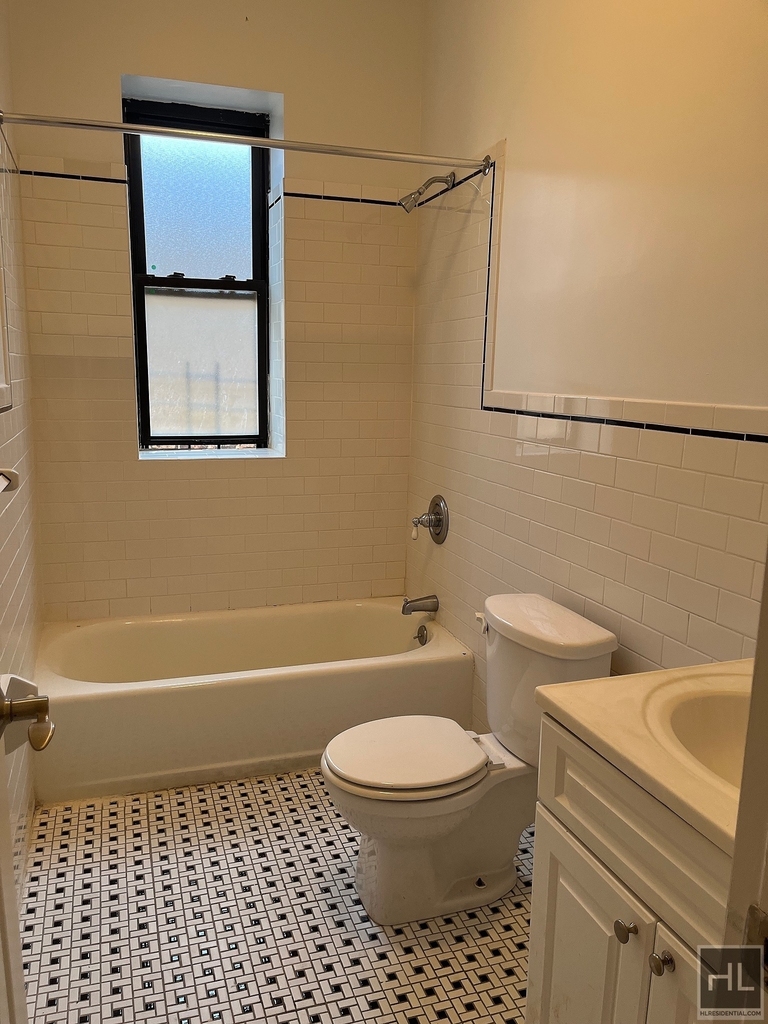 West 204 Street - Photo 3