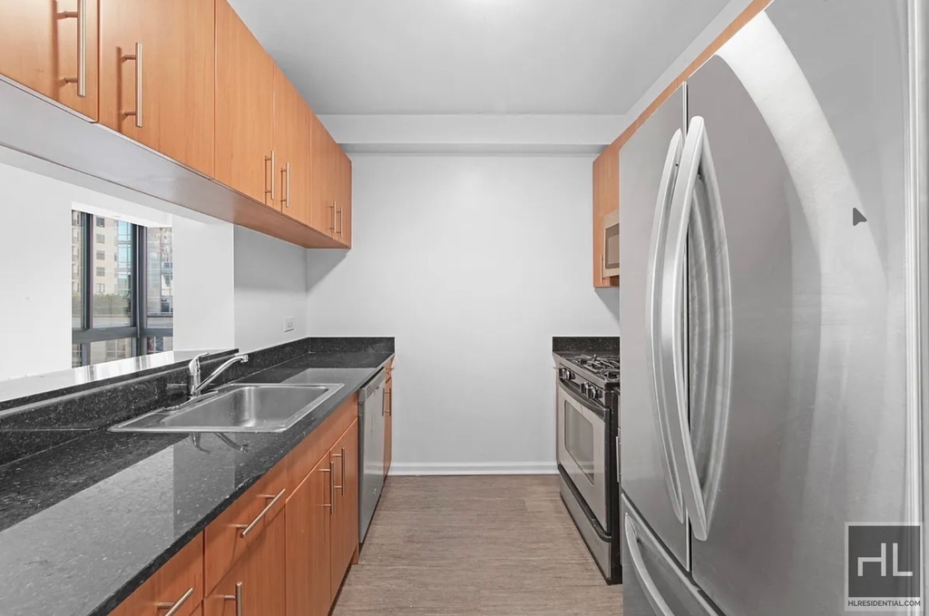 East 92nd Street - Photo 0