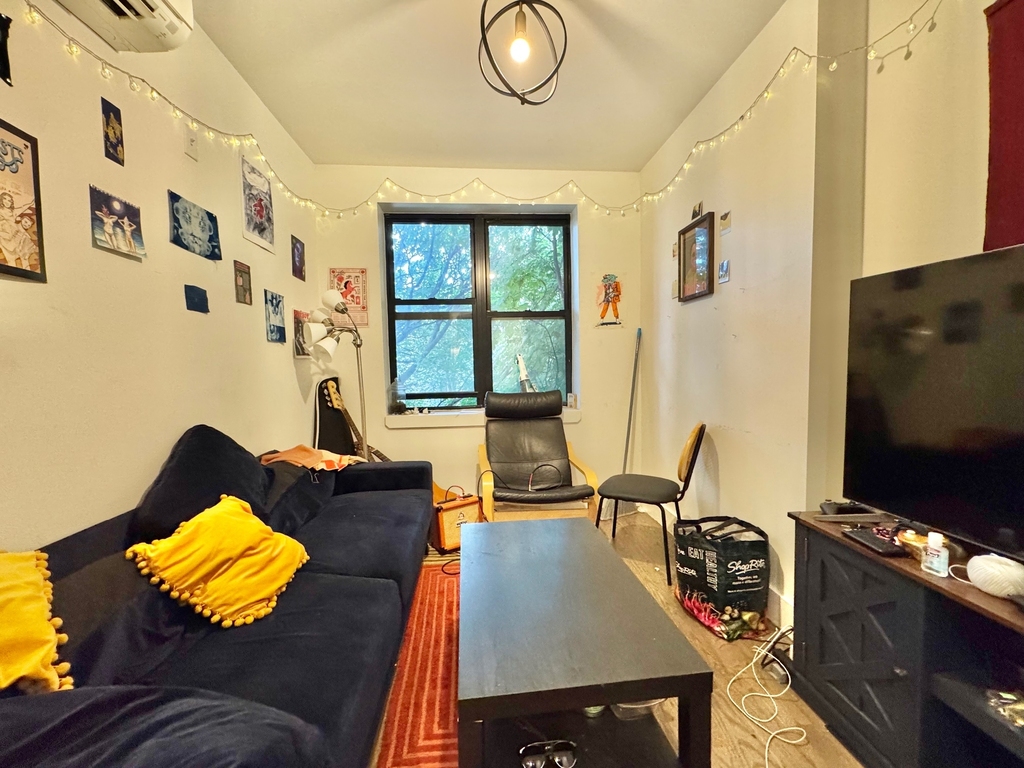 824 St Johns Place - Photo 5