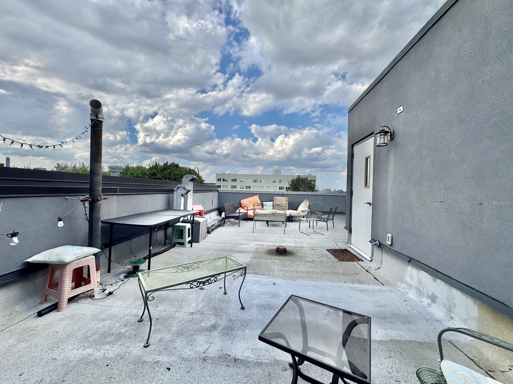 824 St Johns Place - Photo 8