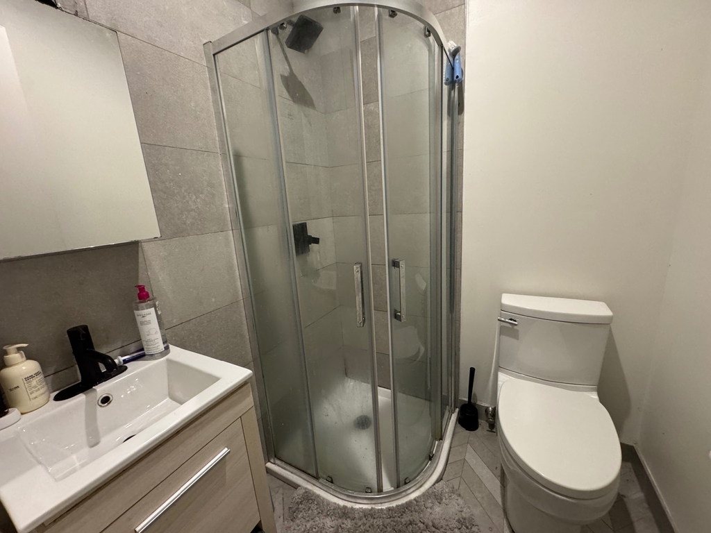 824 St Johns Place - Photo 3