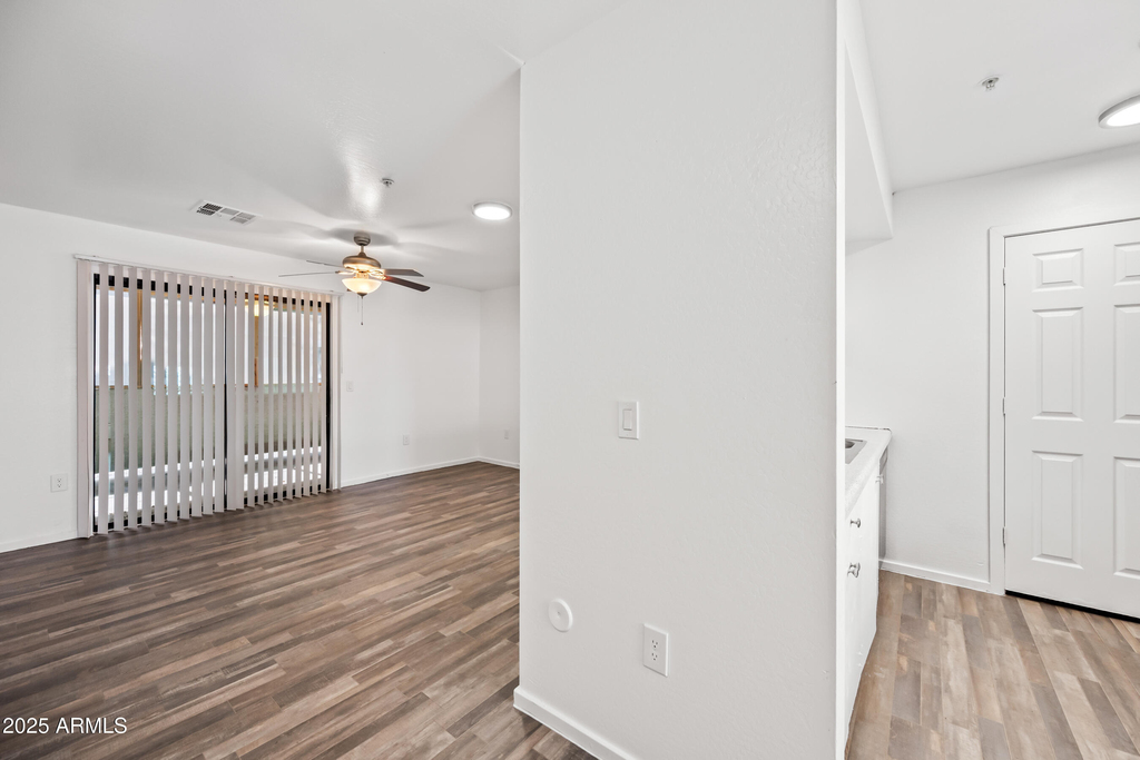 3065 N 67th Avenue - Photo 3